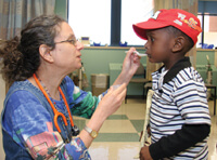 Child participating in a food challenge